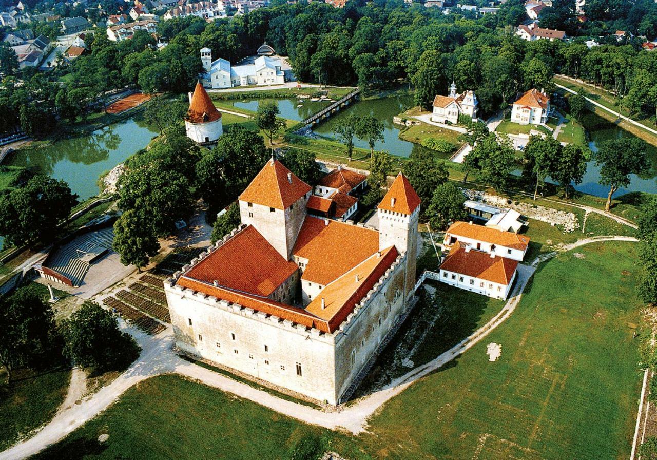 Cozy Summer House With Free Parking Near City Center & Beach Kuressaare Extérieur photo