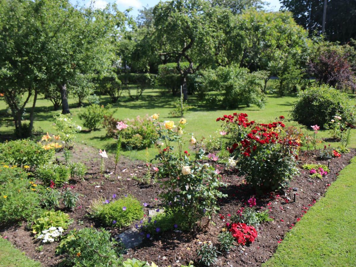Cozy Summer House With Free Parking Near City Center & Beach Kuressaare Extérieur photo