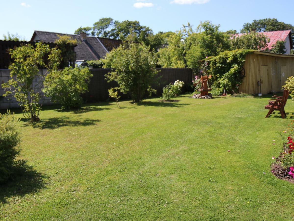 Cozy Summer House With Free Parking Near City Center & Beach Kuressaare Extérieur photo