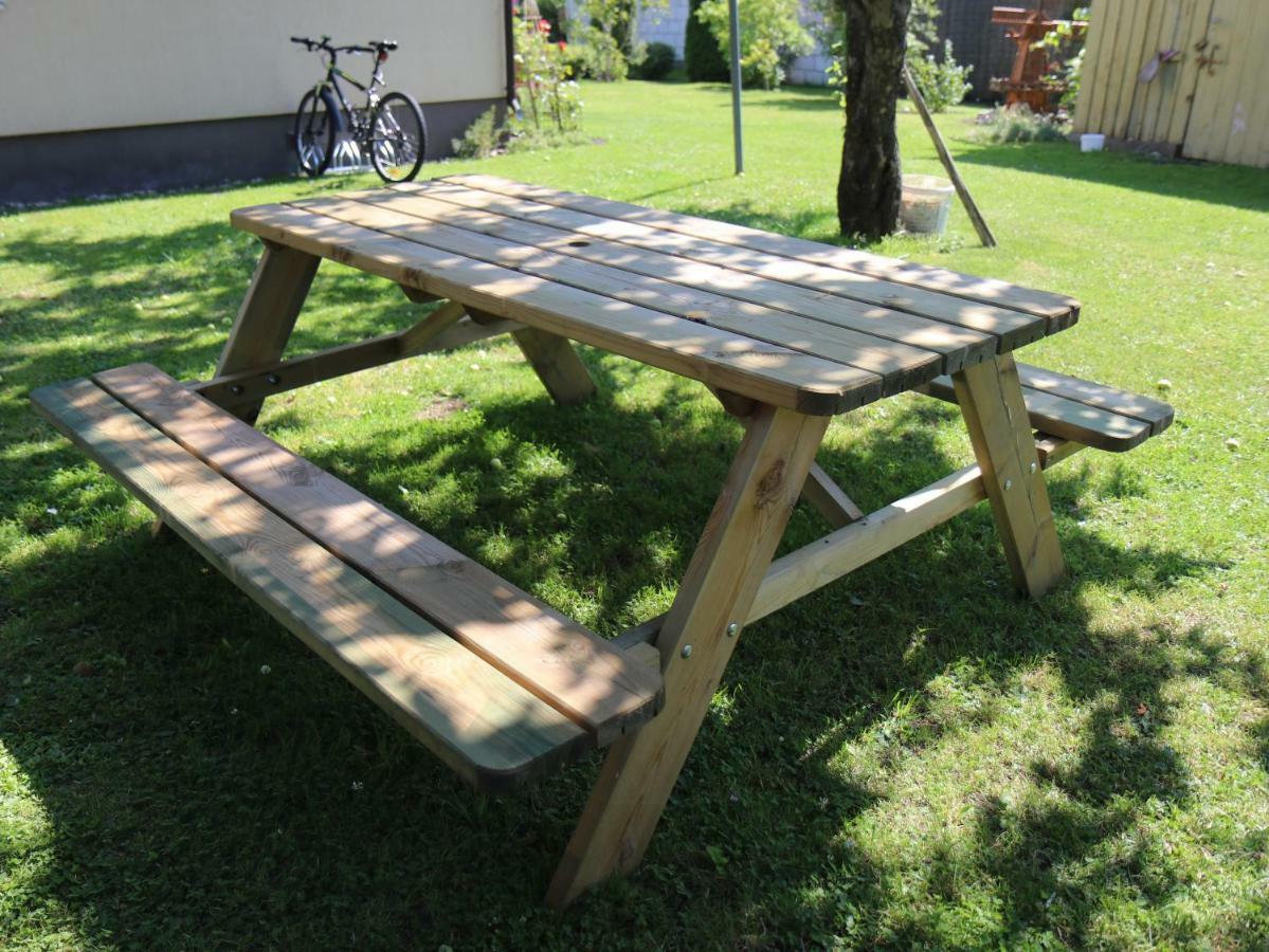 Cozy Summer House With Free Parking Near City Center & Beach Kuressaare Extérieur photo