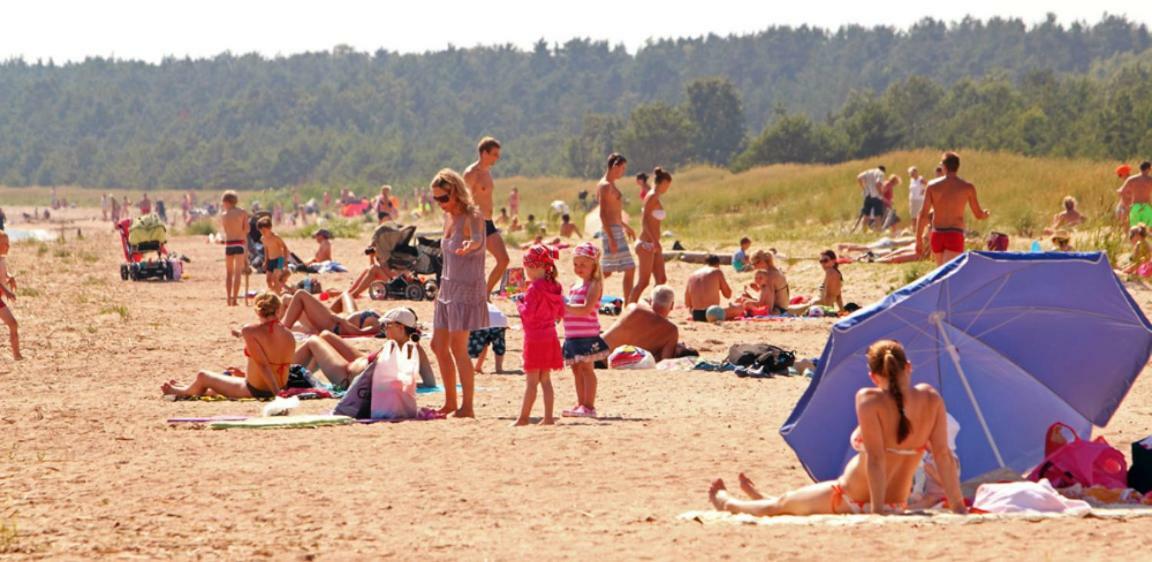 Cozy Summer House With Free Parking Near City Center & Beach Kuressaare Extérieur photo